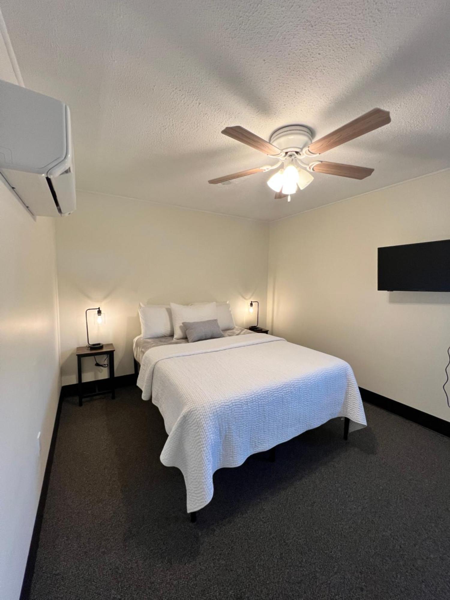 River City Inn Parsons Dış mekan fotoğraf