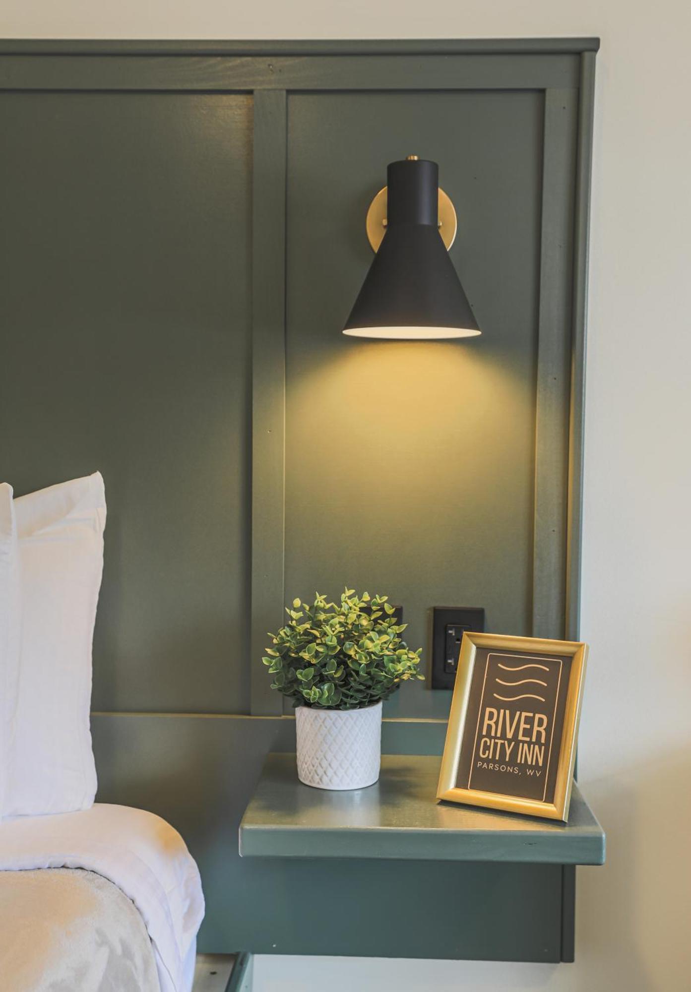 River City Inn Parsons Dış mekan fotoğraf