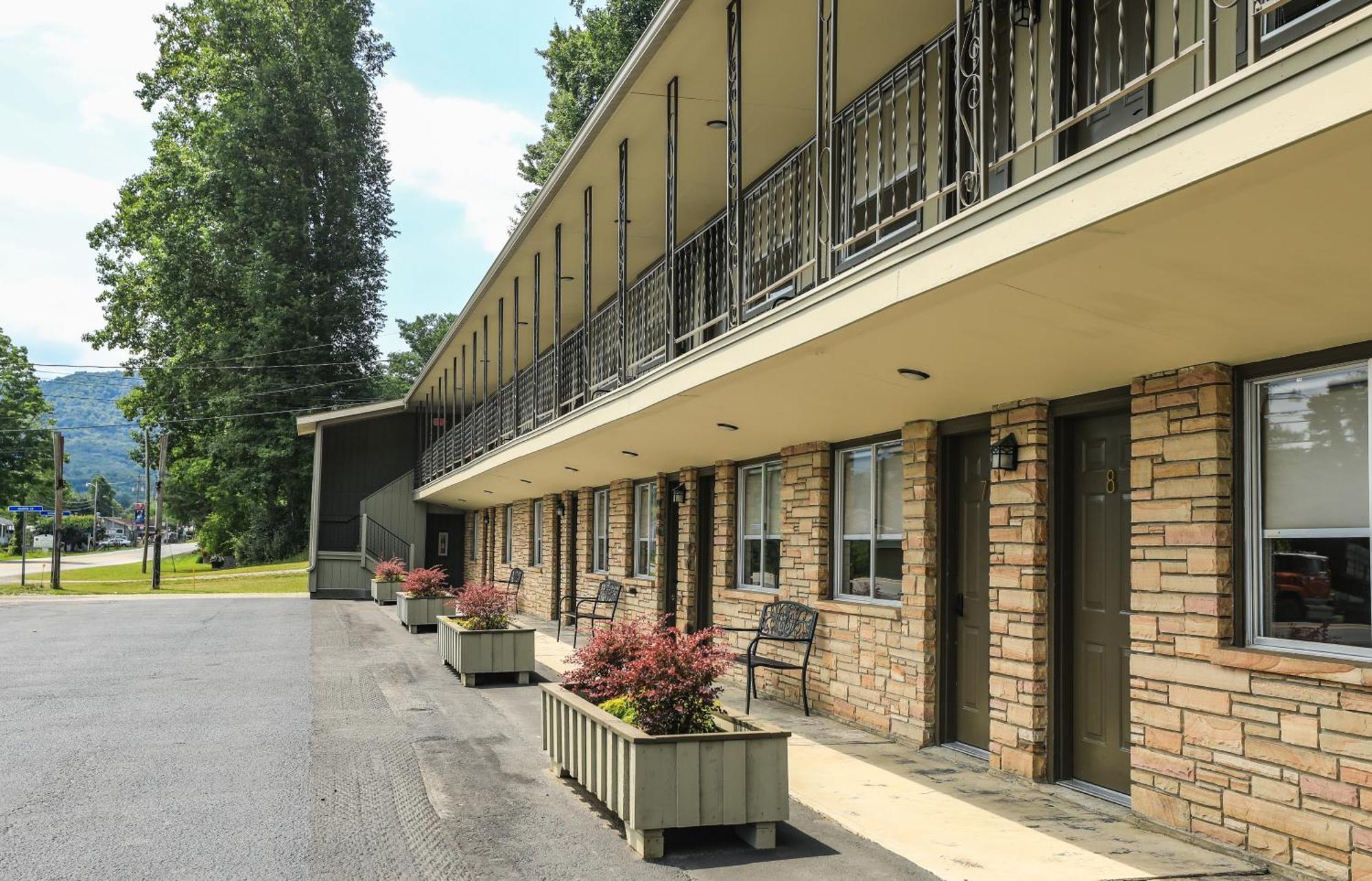 River City Inn Parsons Dış mekan fotoğraf